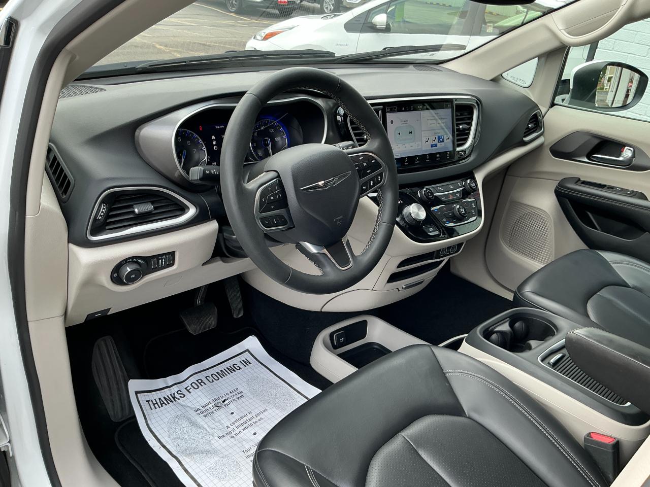Chrysler Pacifica Touring L FWD 2023