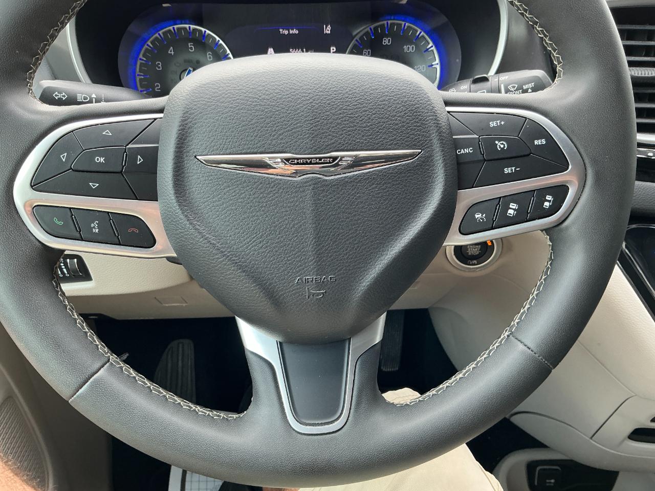 Chrysler Pacifica Touring L FWD 2023