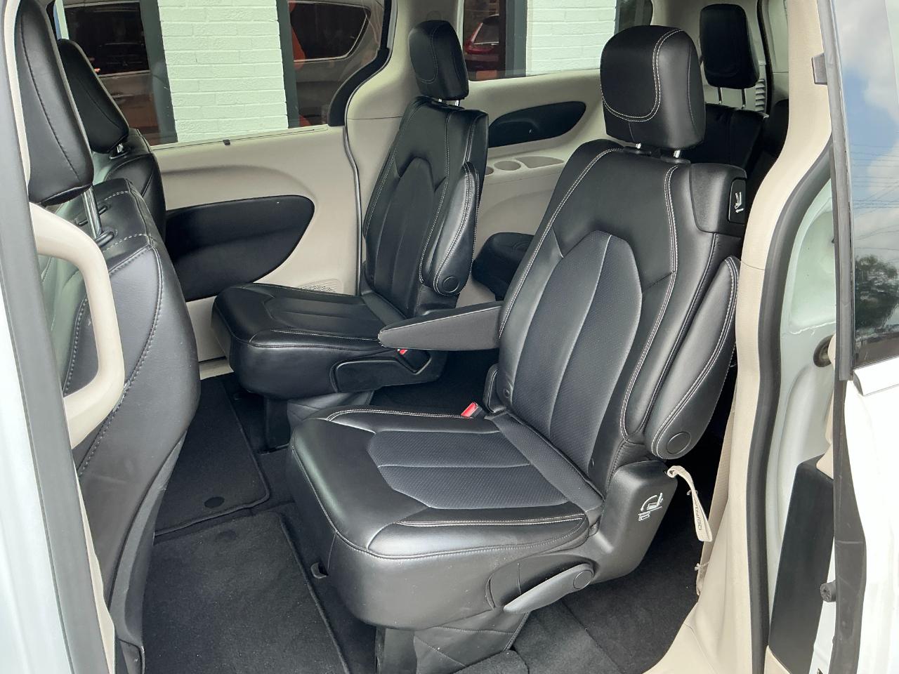 Chrysler Pacifica Touring L FWD 2023