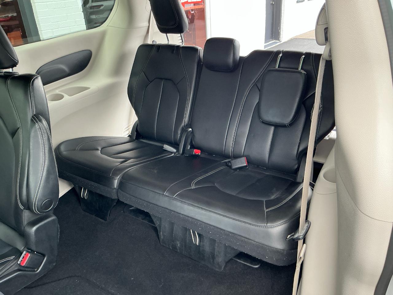 Chrysler Pacifica Touring L FWD 2023