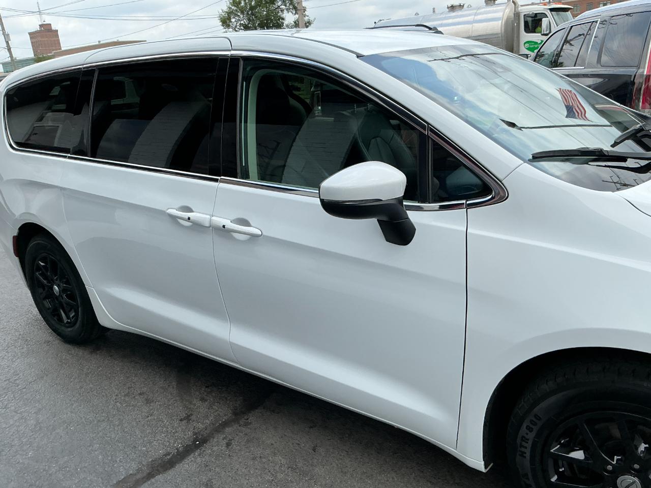 Chrysler Pacifica Touring L FWD 2023
