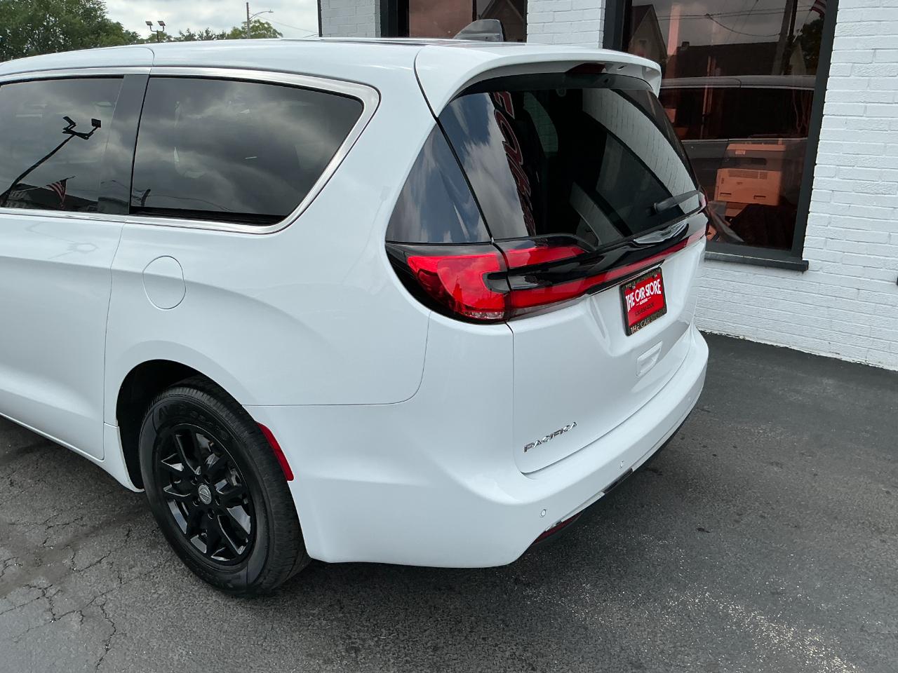 Chrysler Pacifica Touring L FWD 2023