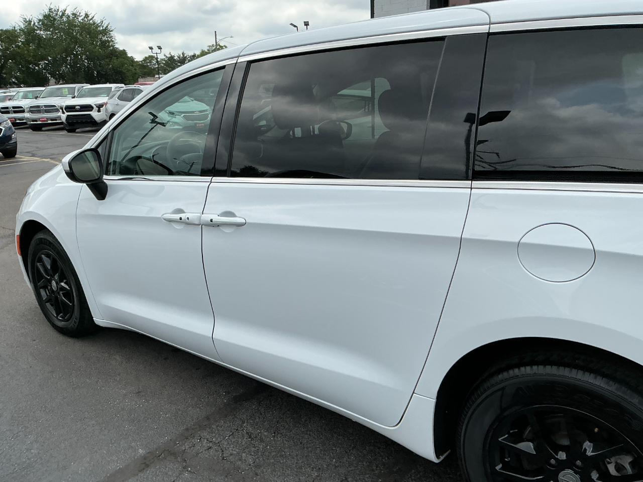 Chrysler Pacifica Touring L FWD 2023