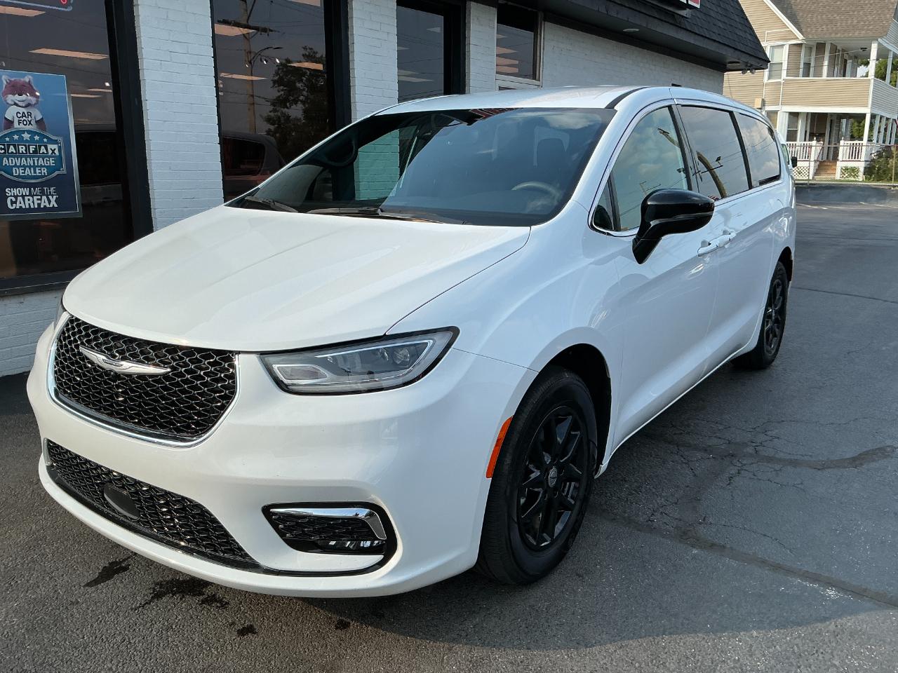 Chrysler Pacifica Select FWD 2025