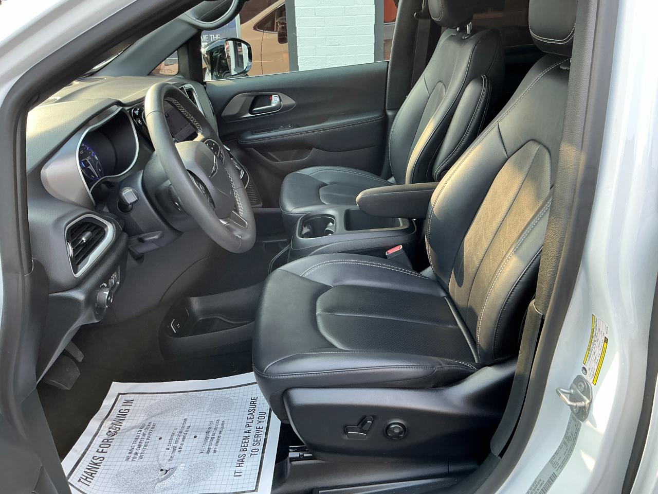 Chrysler Pacifica Select FWD 2025