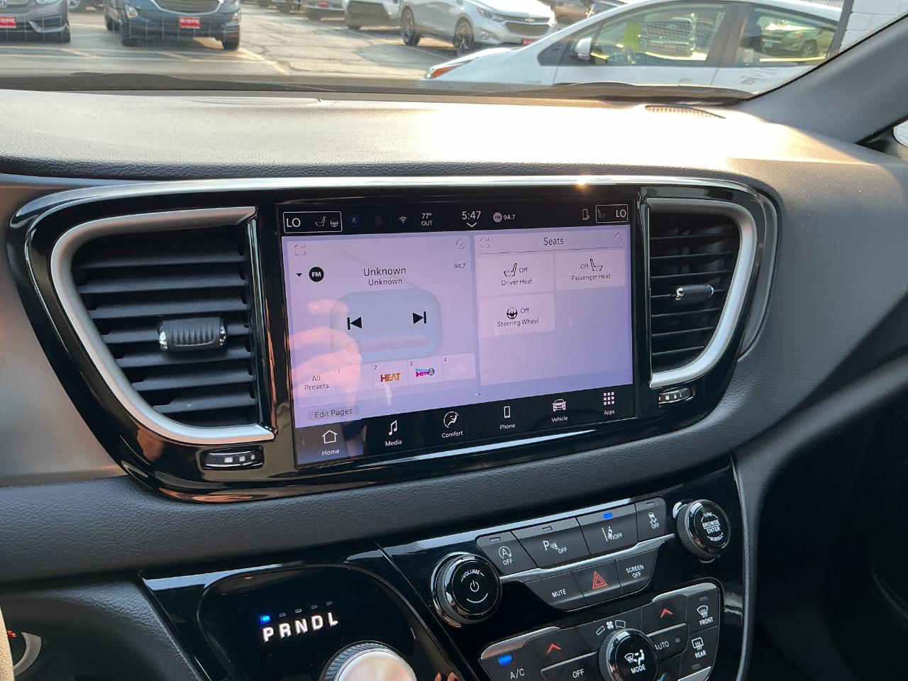 Chrysler Pacifica Select FWD 2025