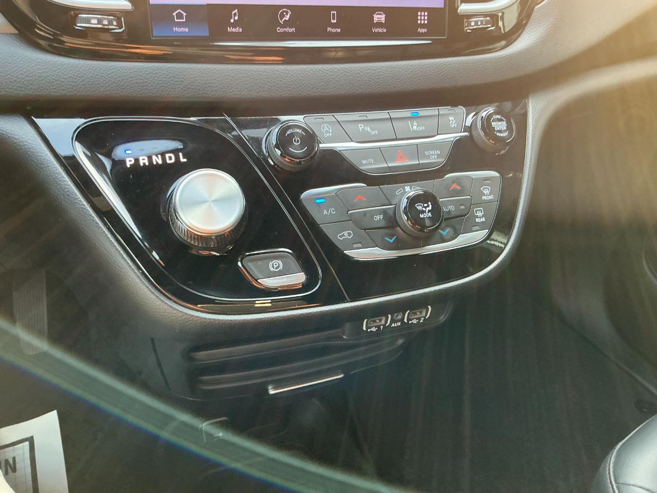 Chrysler Pacifica Select FWD 2025