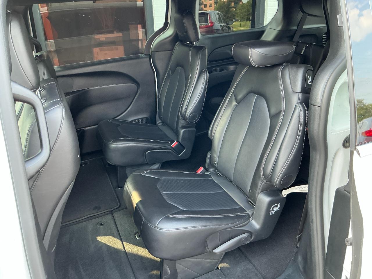 Chrysler Pacifica Select FWD 2025