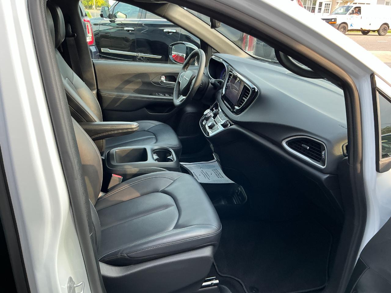 Chrysler Pacifica Select FWD 2025