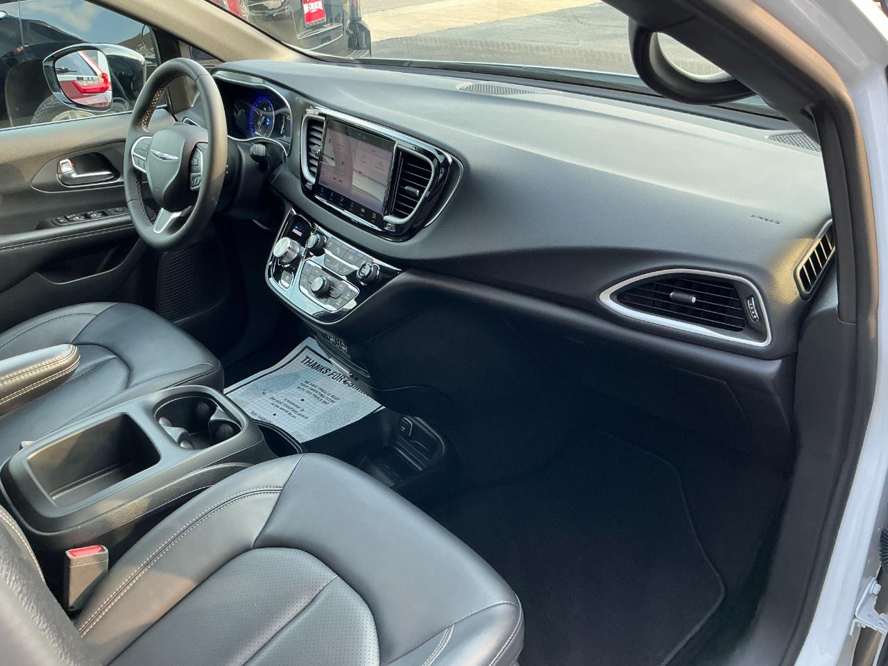 Chrysler Pacifica Select FWD 2025