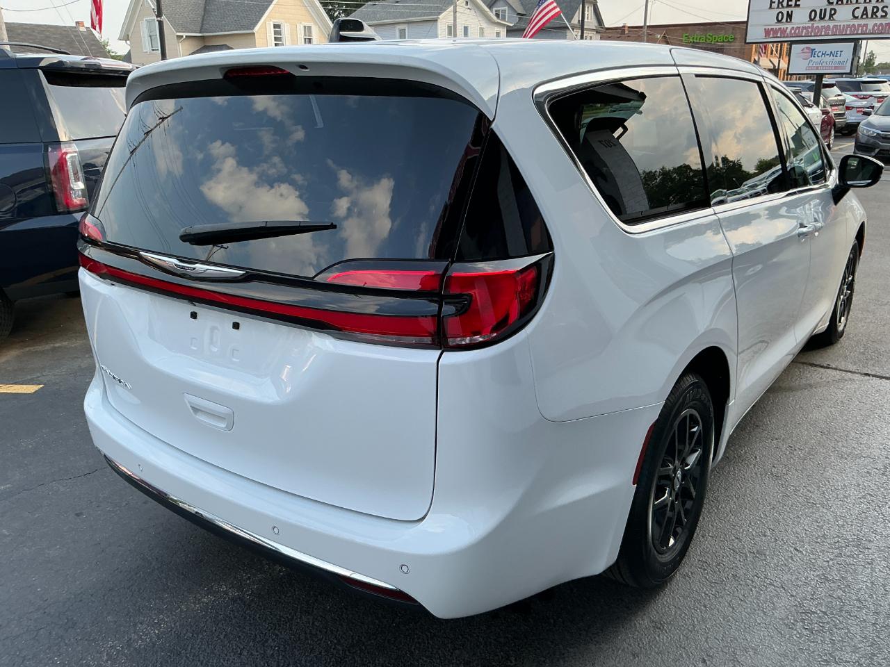Chrysler Pacifica Select FWD 2025