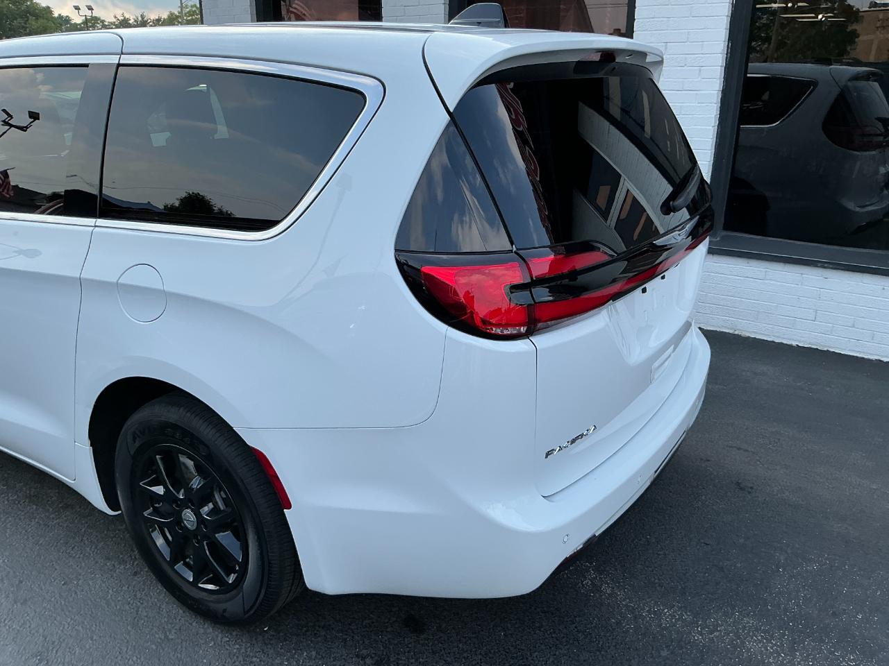 Chrysler Pacifica Select FWD 2025