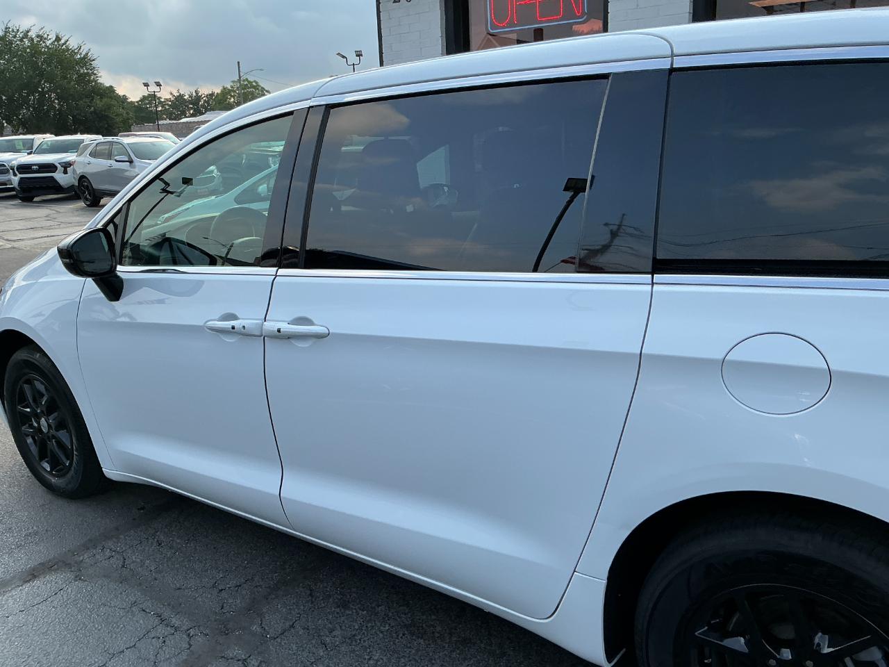 Chrysler Pacifica Select FWD 2025