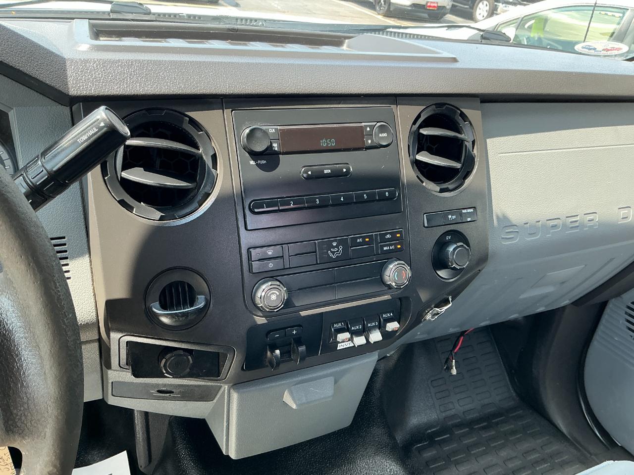 Ford Super Duty F-250 SRW 2WD Reg Cab 137" XLT 2015