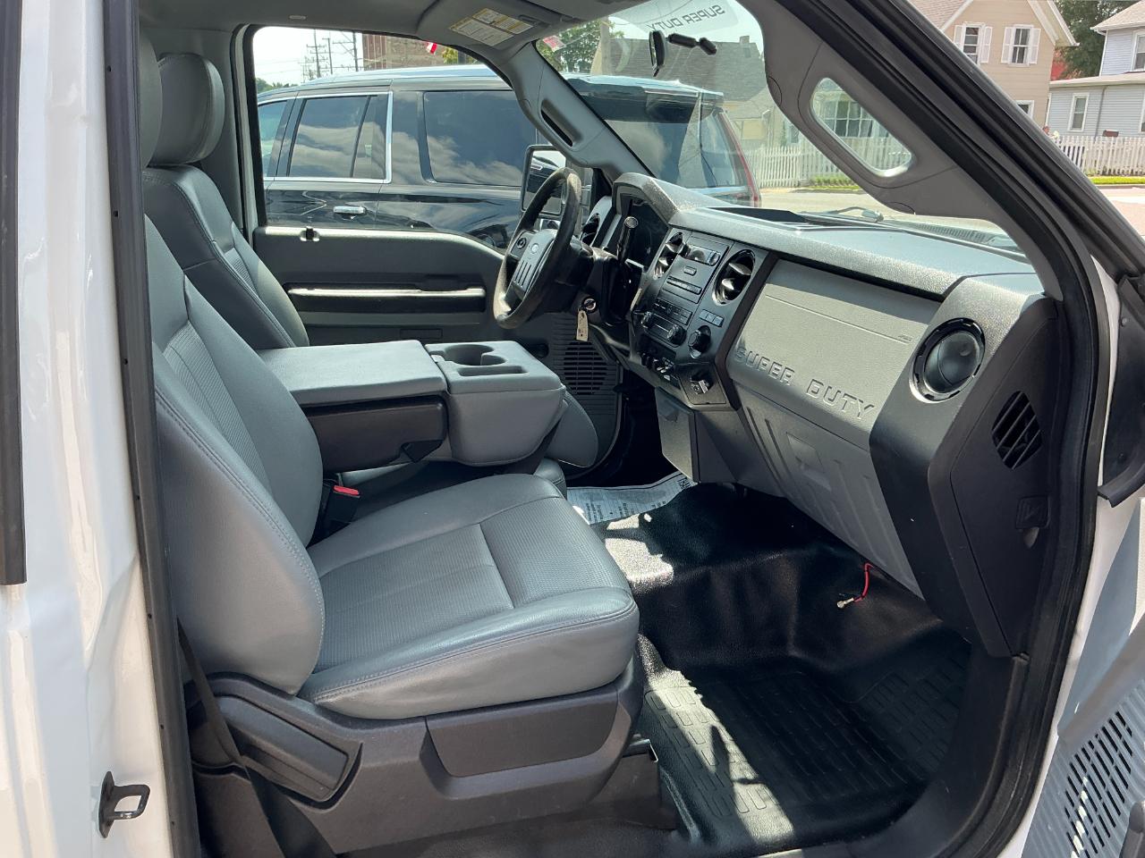 Ford Super Duty F-250 SRW 2WD Reg Cab 137" XLT 2015