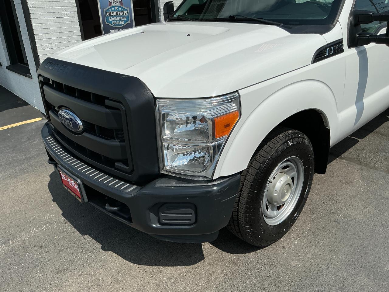 Ford Super Duty F-250 SRW 2WD Reg Cab 137" XLT 2015