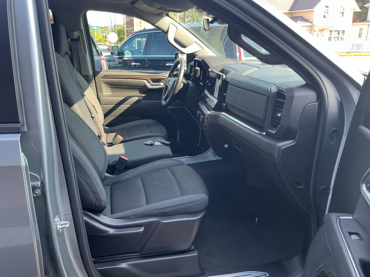 Chevrolet Silverado 1500 4WD Crew Cab 147" LT w/2FL 2024