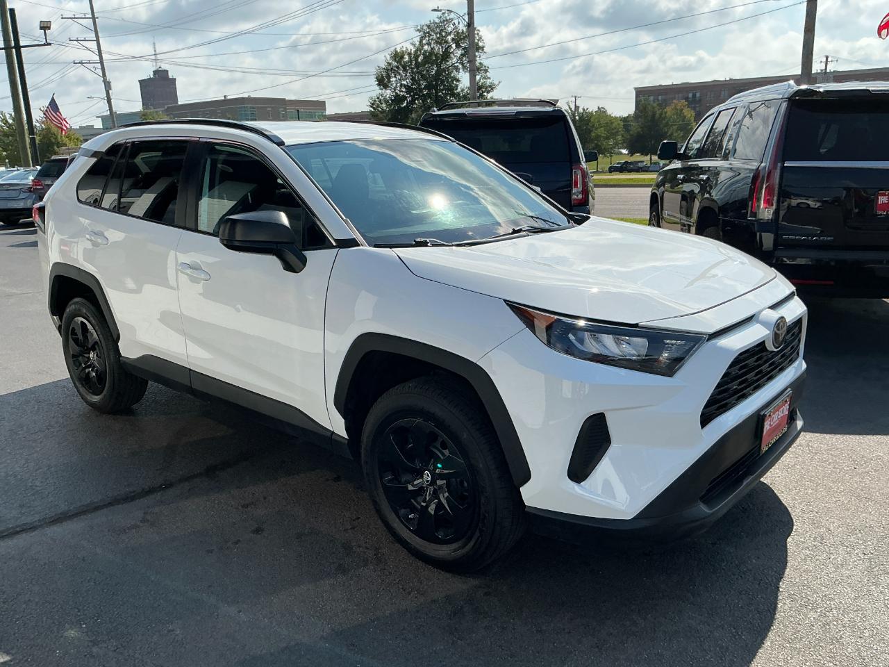 Toyota RAV4 LE AWD (Natl) 2021