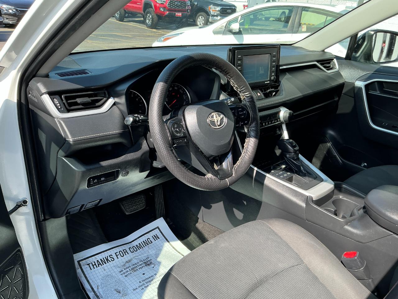 Toyota RAV4 LE AWD (Natl) 2021