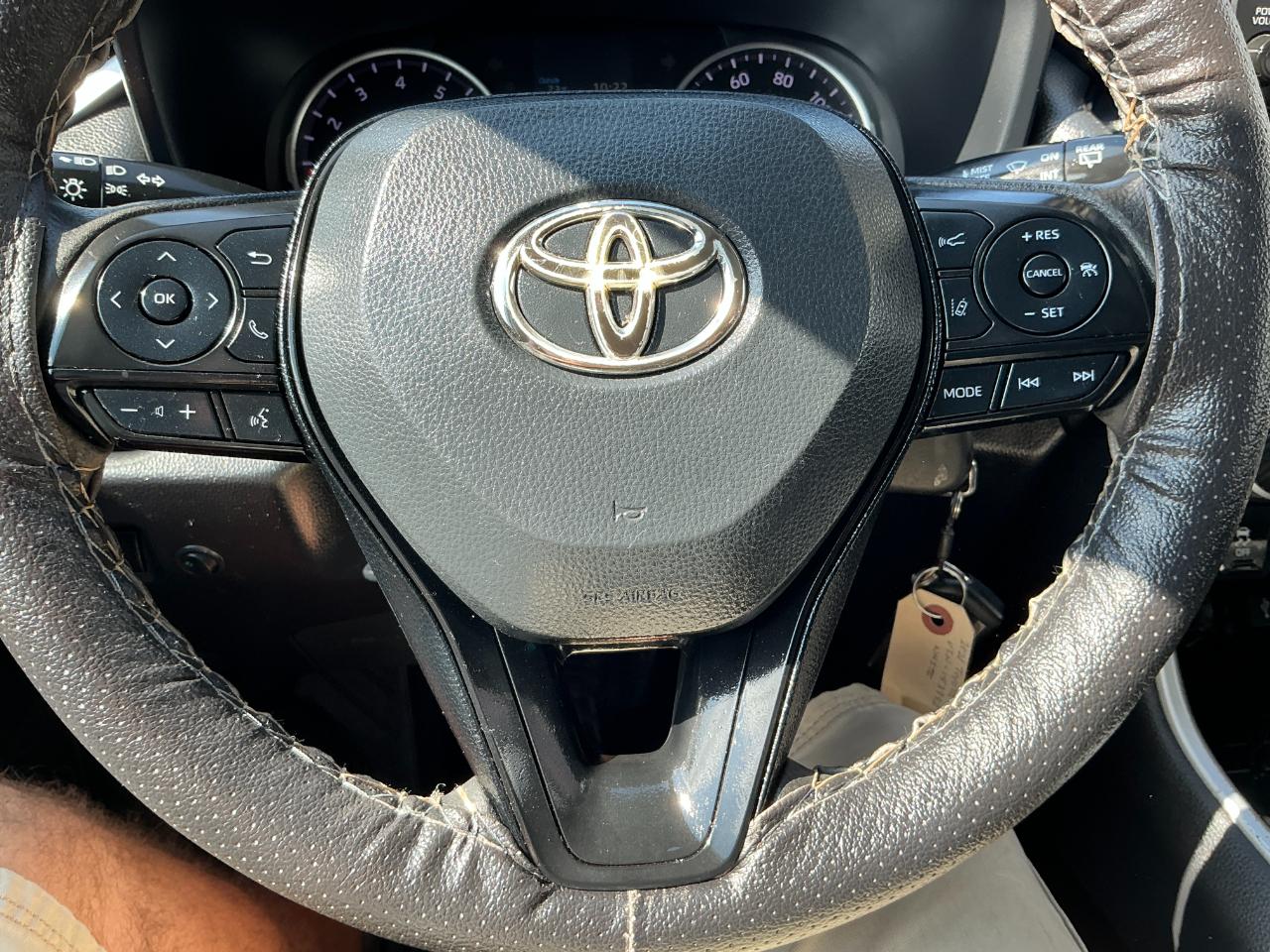 Toyota RAV4 LE AWD (Natl) 2021