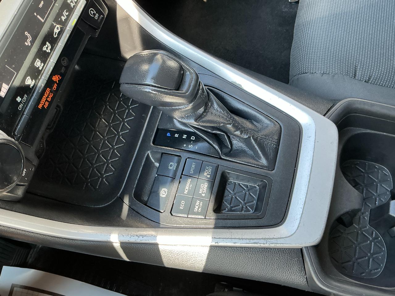 Toyota RAV4 LE AWD (Natl) 2021