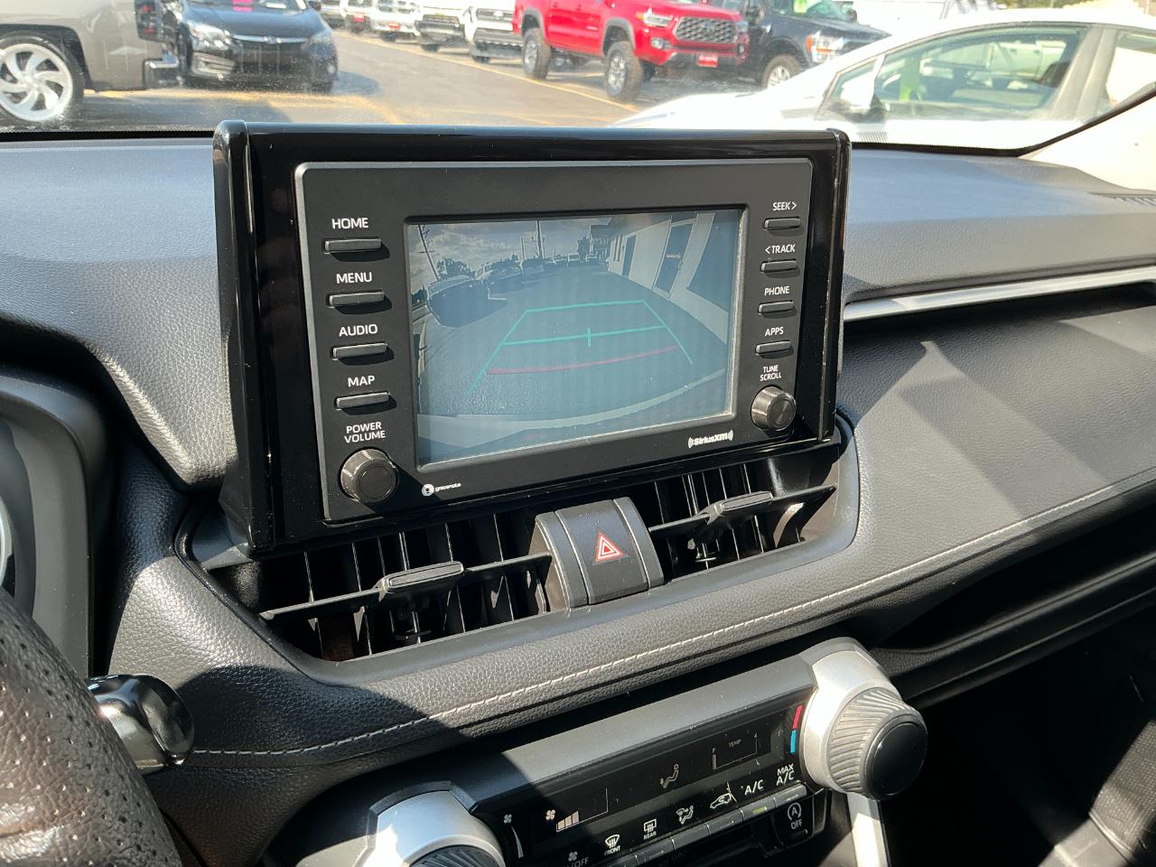 Toyota RAV4 LE AWD (Natl) 2021