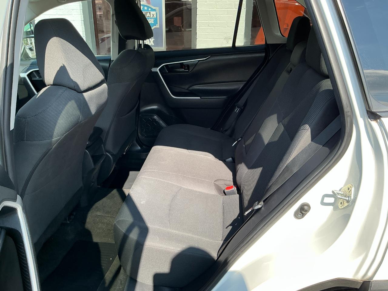 Toyota RAV4 LE AWD (Natl) 2021