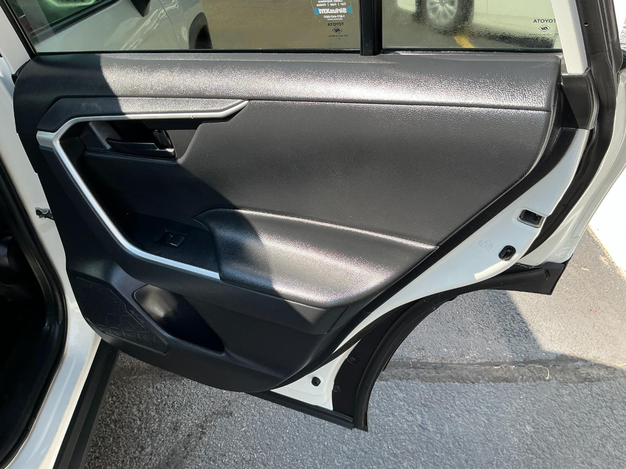 Toyota RAV4 LE AWD (Natl) 2021