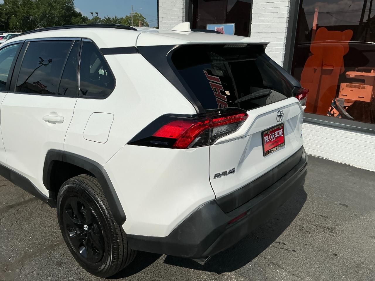Toyota RAV4 LE AWD (Natl) 2021