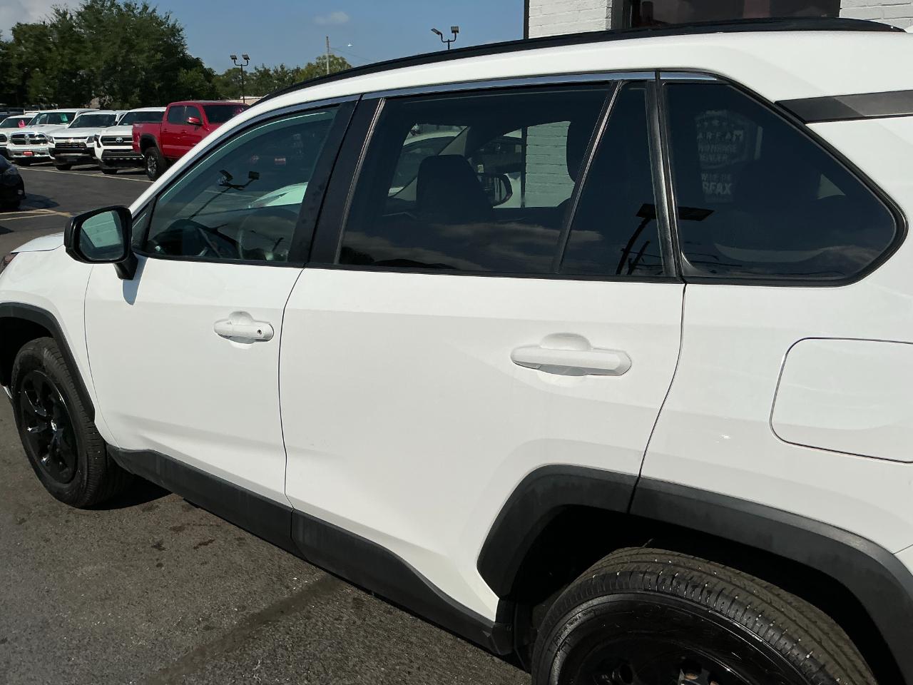 Toyota RAV4 LE AWD (Natl) 2021