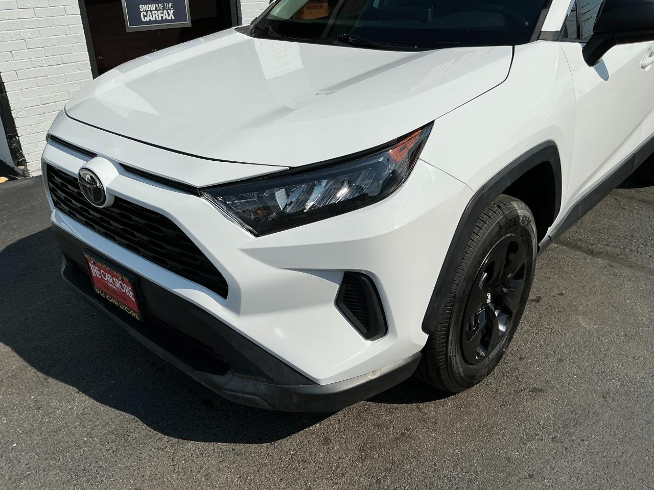 Toyota RAV4 LE AWD (Natl) 2021