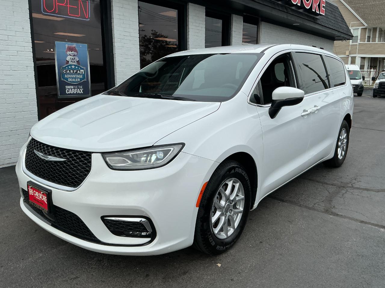 Chrysler Pacifica Touring FWD 2023
