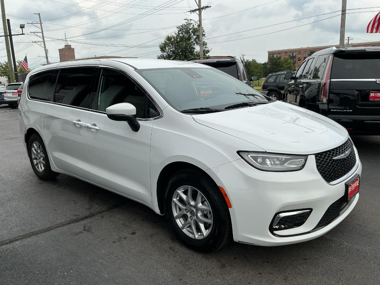 Chrysler Pacifica Touring FWD 2023