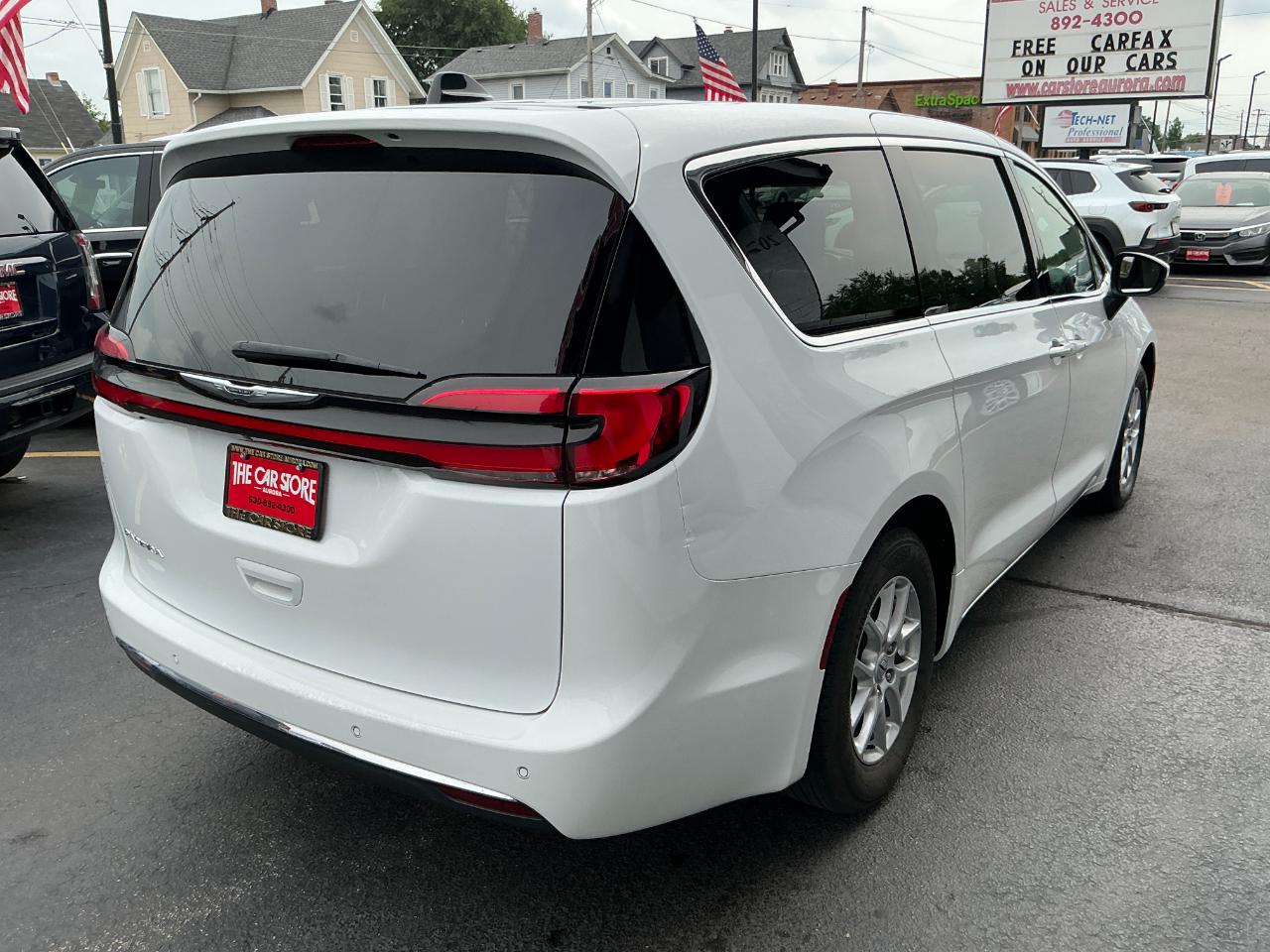 Chrysler Pacifica Touring FWD 2023