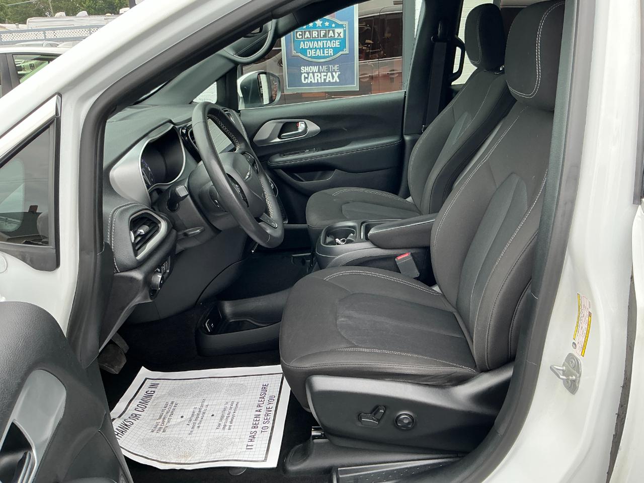 Chrysler Pacifica Touring FWD 2023