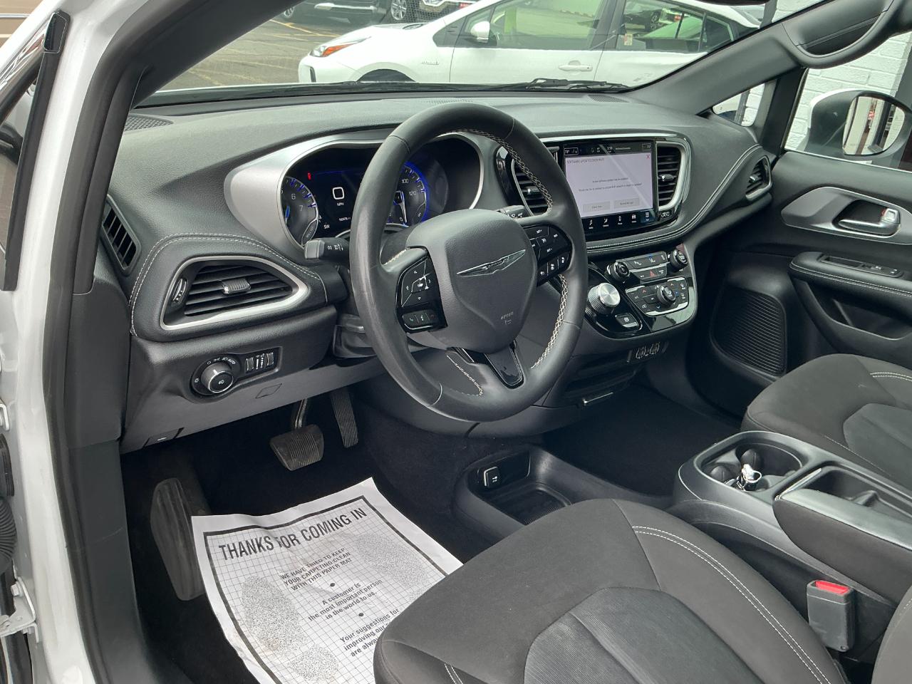 Chrysler Pacifica Touring FWD 2023
