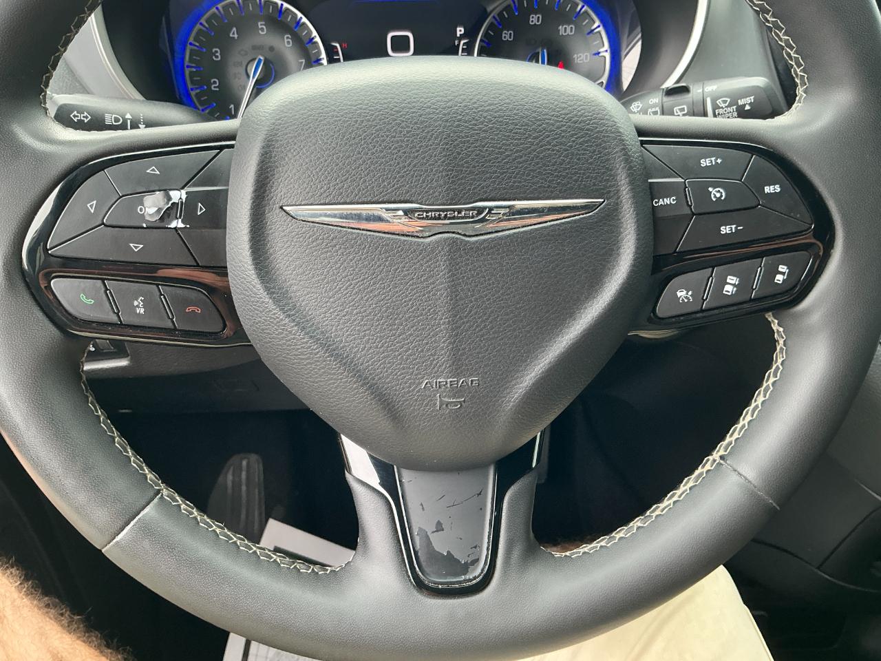 Chrysler Pacifica Touring FWD 2023