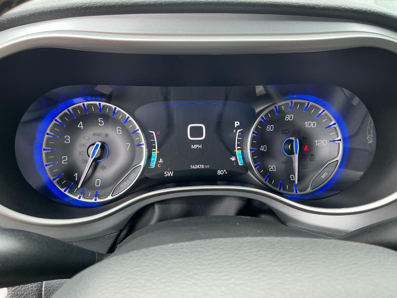 Chrysler Pacifica Touring FWD 2023