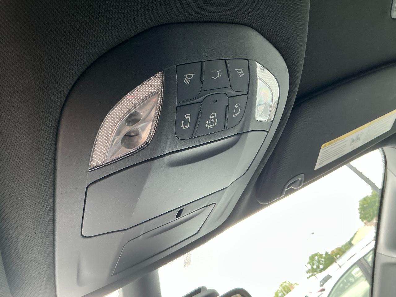 Chrysler Pacifica Touring FWD 2023