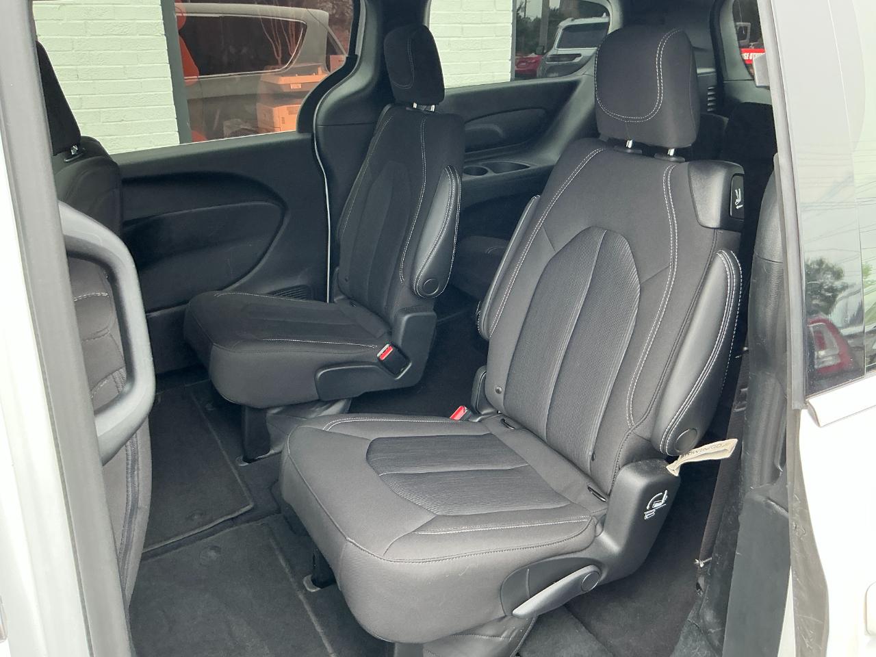 Chrysler Pacifica Touring FWD 2023