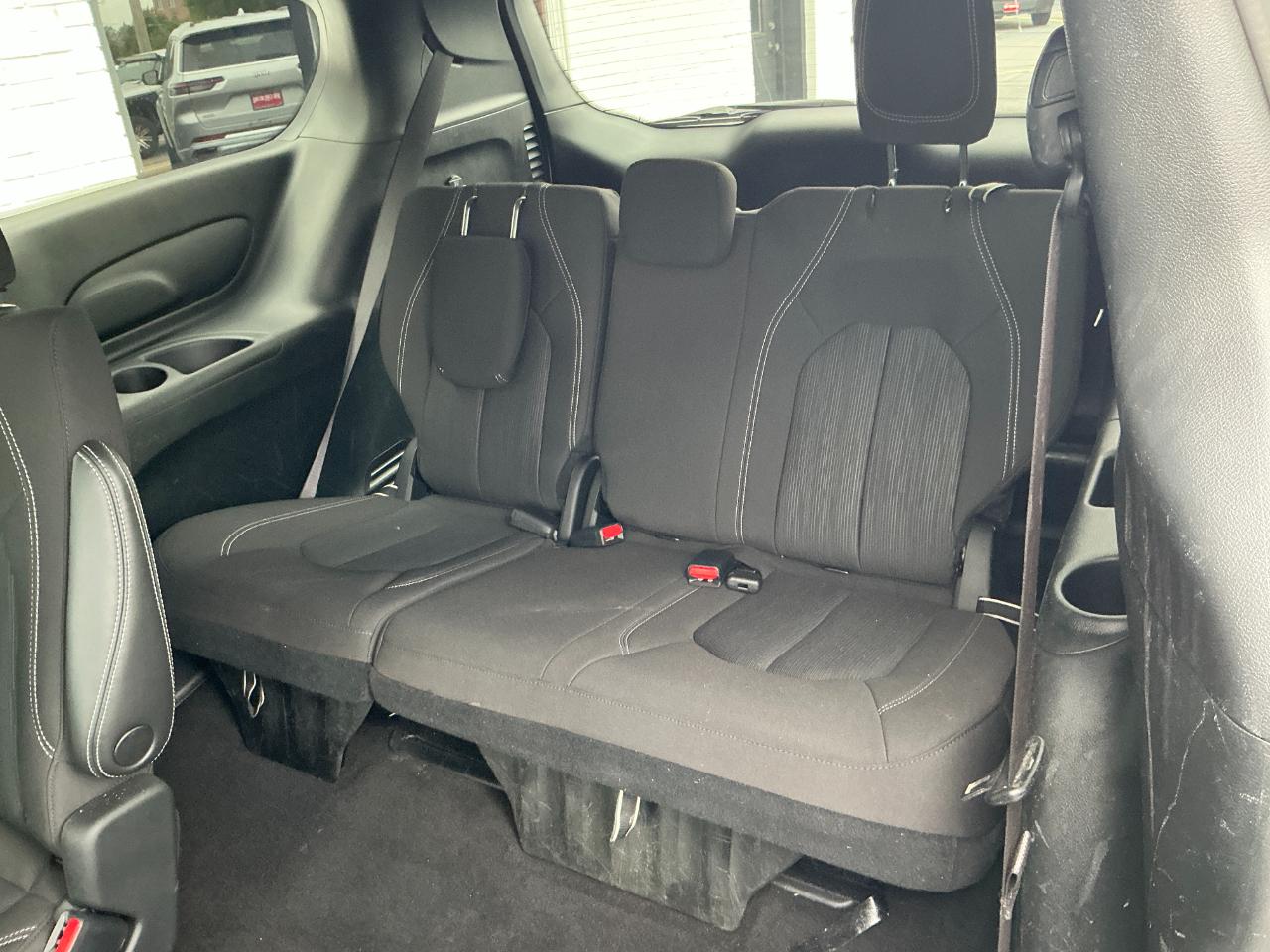 Chrysler Pacifica Touring FWD 2023