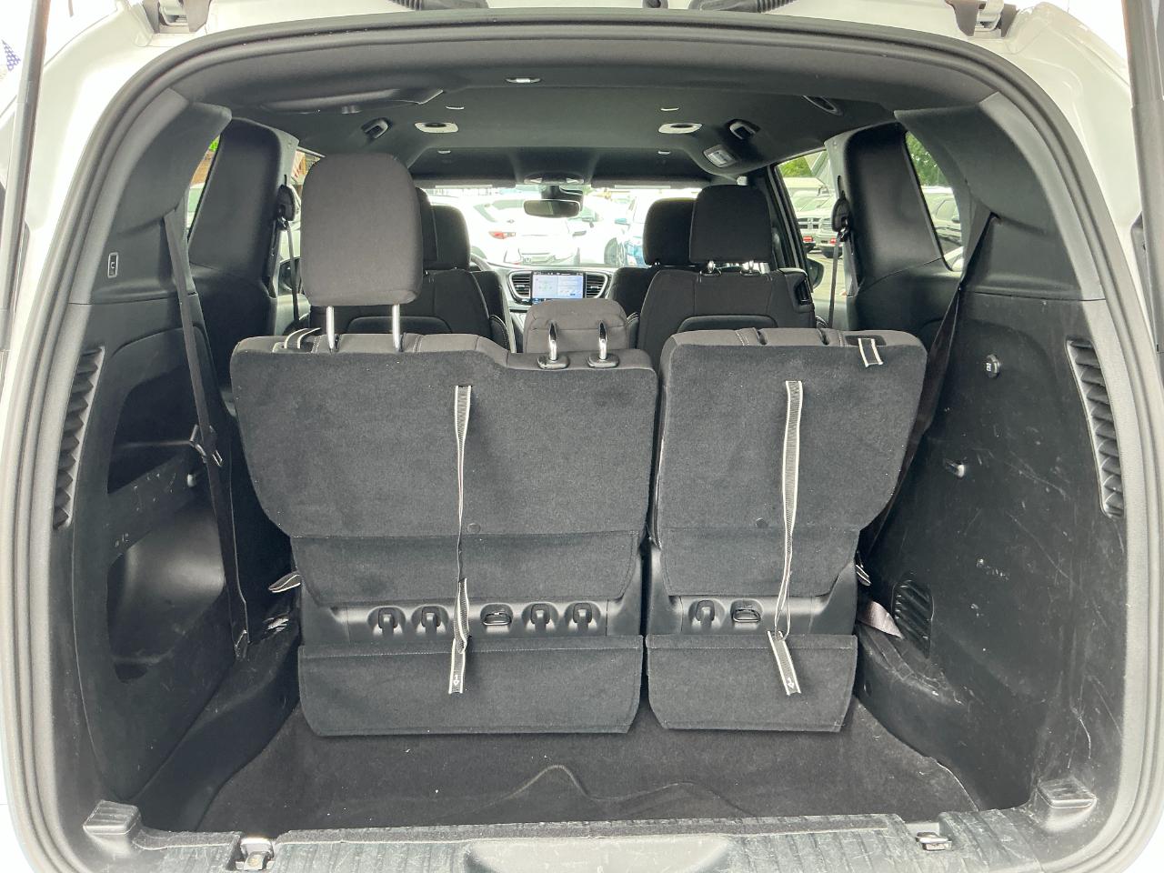 Chrysler Pacifica Touring FWD 2023