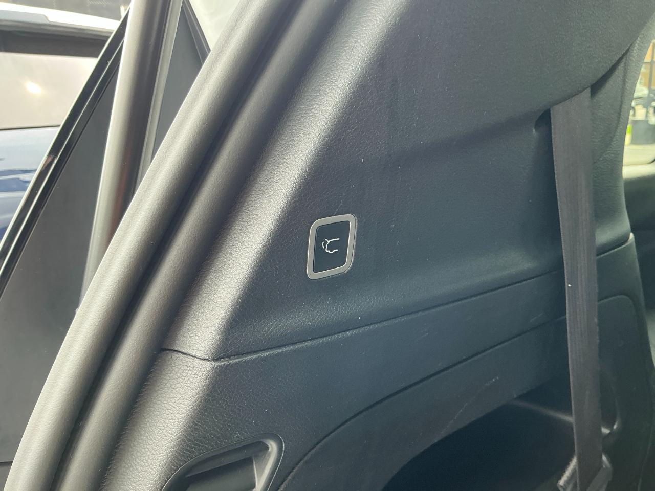 Chrysler Pacifica Touring FWD 2023