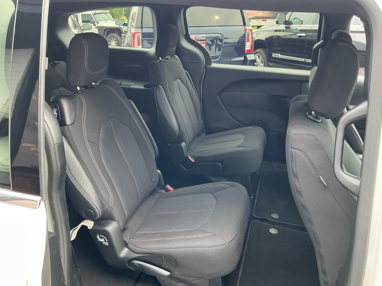 Chrysler Pacifica Touring FWD 2023
