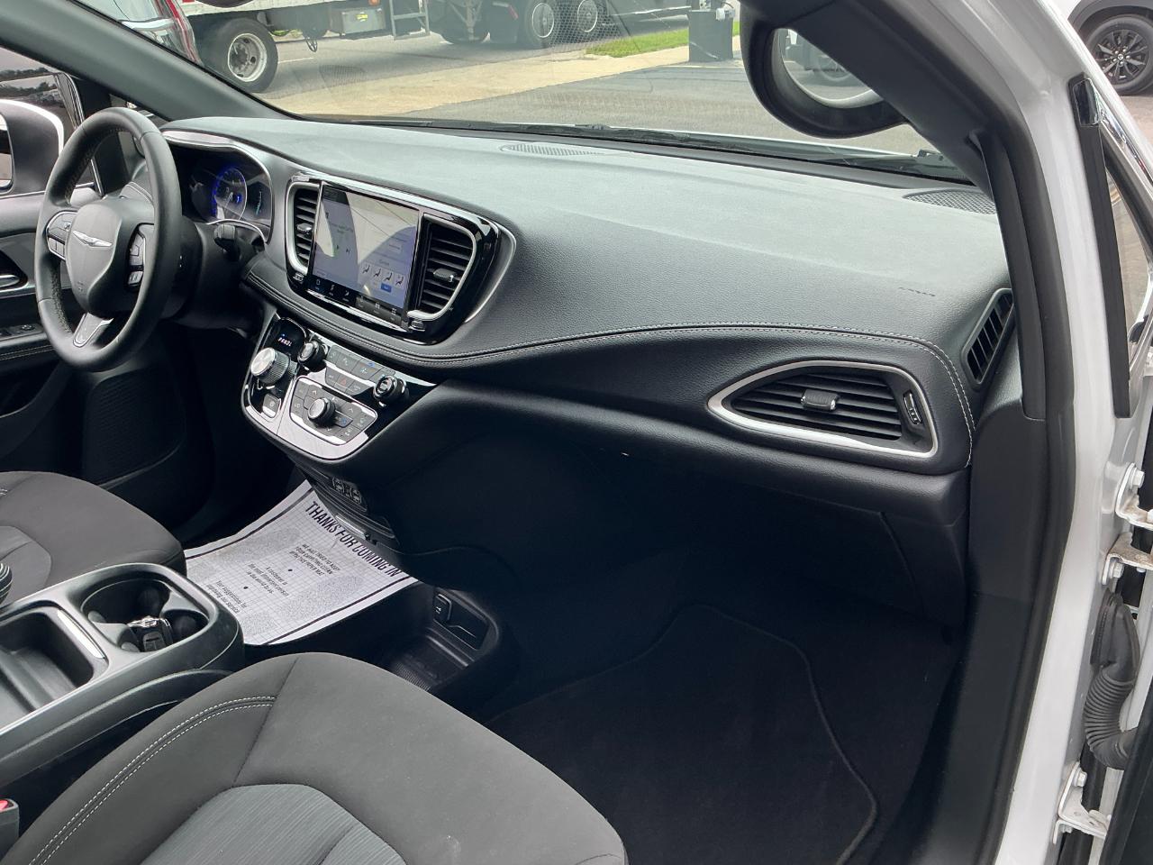 Chrysler Pacifica Touring FWD 2023