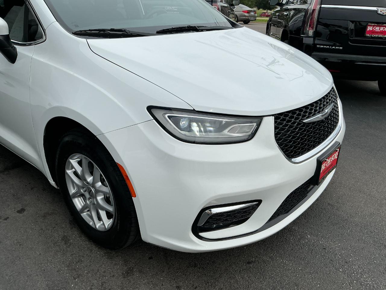 Chrysler Pacifica Touring FWD 2023