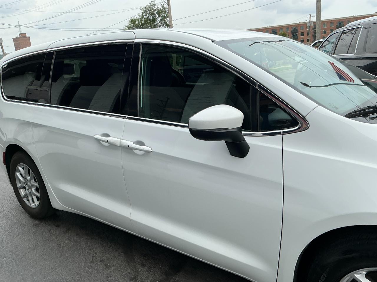 Chrysler Pacifica Touring FWD 2023