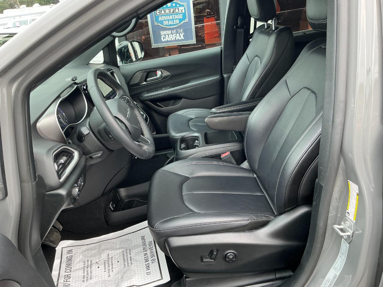 Chrysler Pacifica Select FWD 2025