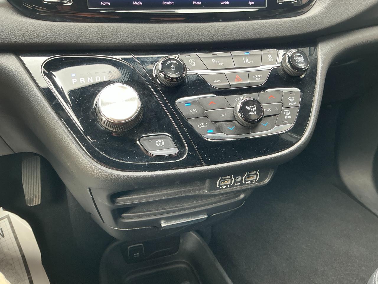 Chrysler Pacifica Select FWD 2025