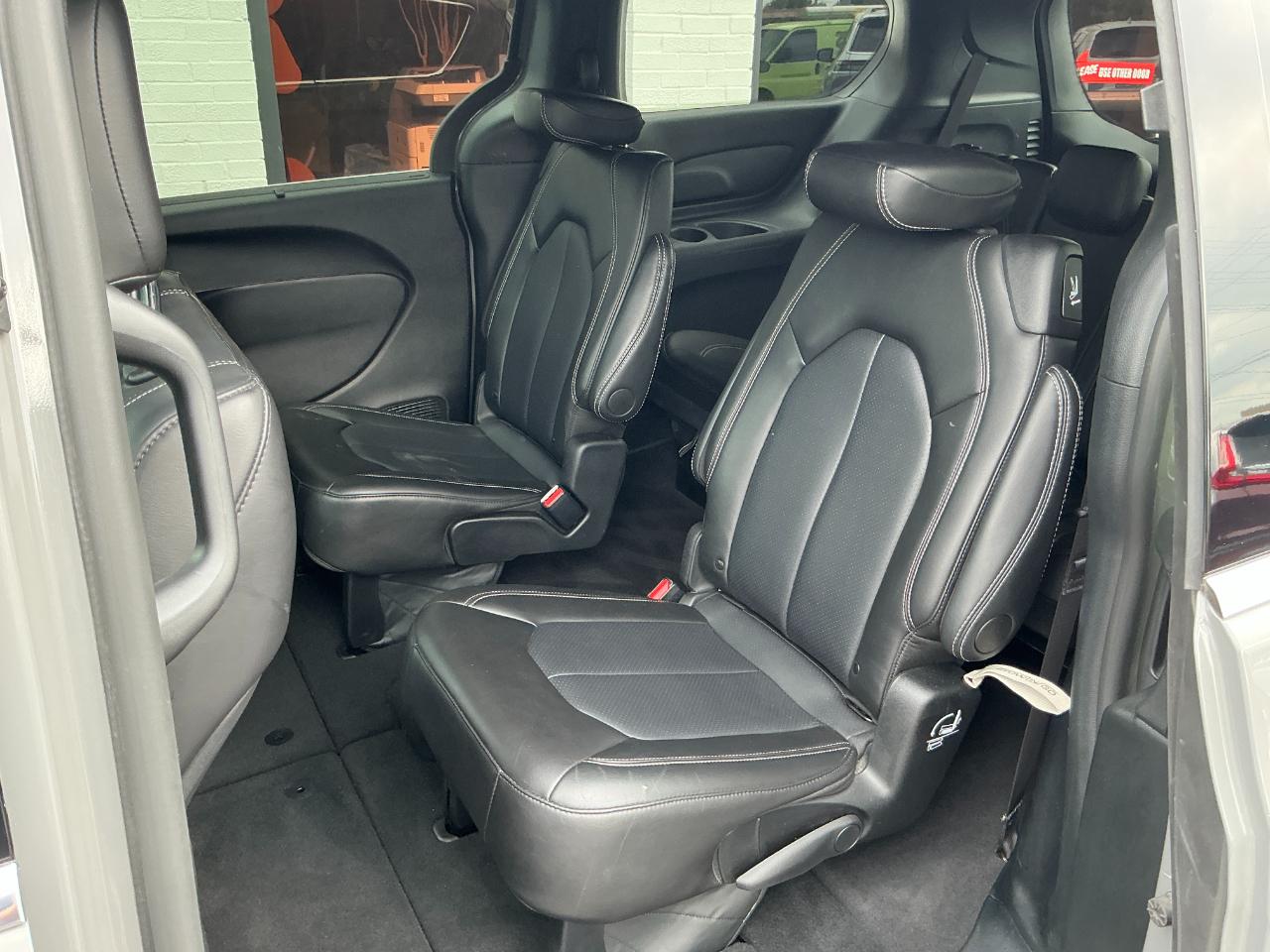 Chrysler Pacifica Select FWD 2025